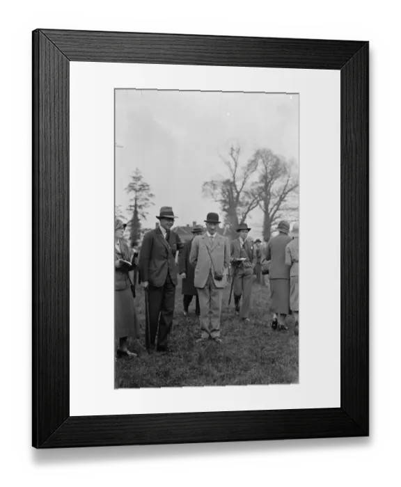 Framed Print : United Hunt meeting at Lingfield, Surrey. The Duke of Norfolk, Bernard Fitzalan-Howard
