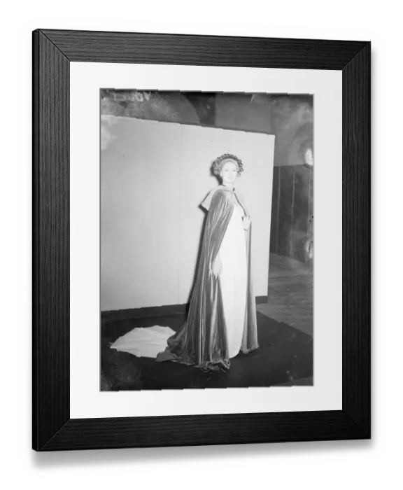 Framed Print : London girl will be Madame Recamier British industrys fair. Miss Iris Leslie Framed Print : London girl will be Madame Recamier British industrys fair. Miss Iris Leslie