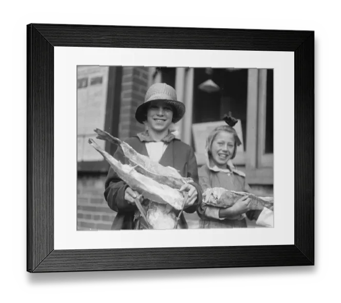 Framed Print : Free distribution of Canadian frozen fish at Bermondsey 22 August 1919 Framed Print : Free distribution of Canadian frozen fish at Bermondsey 22 August 1919