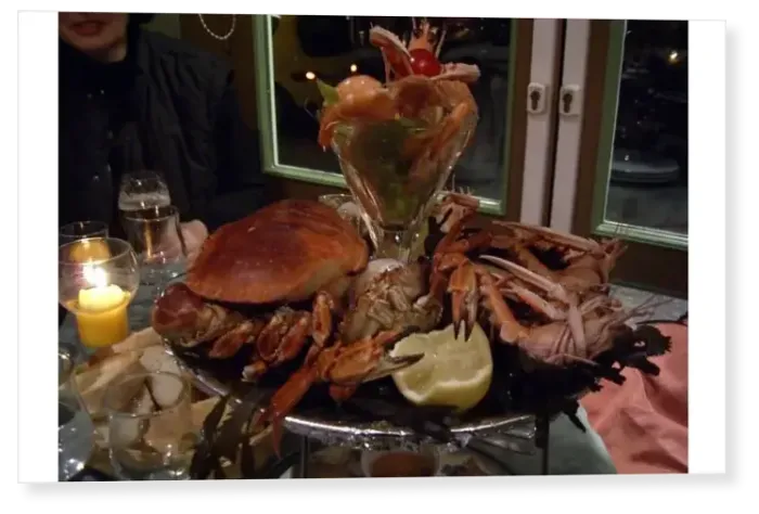 Print : Seafood platter with a selection of crab, lobster and prawns served as a main course Print : Seafood platter with a selection of crab, lobster and prawns served as a main course