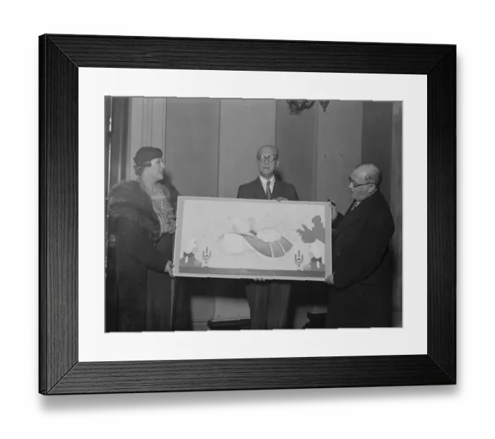 Framed Print : Mr Tennant, winner of the Drury Lane poster contest. 1 November 1934
