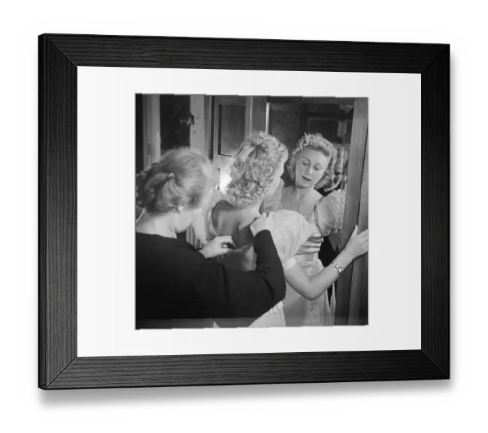 Framed Print : Day in the life of a Midinette. a Parisian seamstress, salesgirl in a clothes shop Framed Print : Day in the life of a Midinette. a Parisian seamstress, salesgirl in a clothes shop