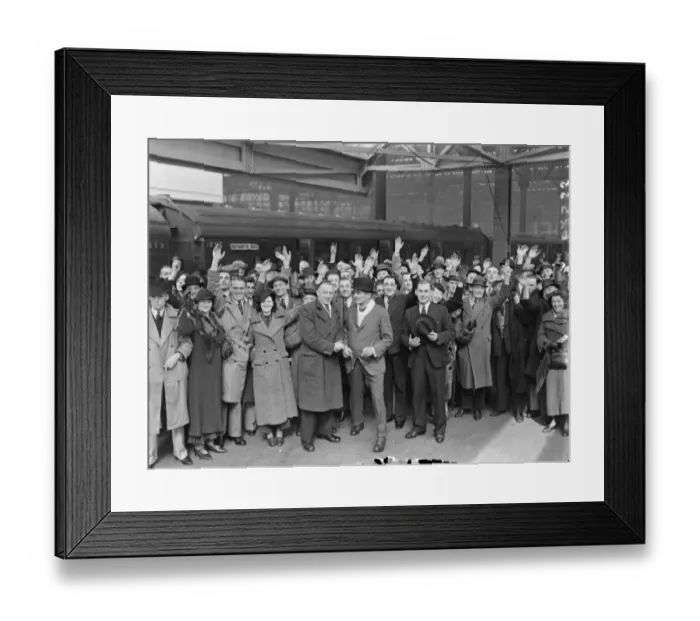 Framed Print : British observers leave London to keep watch on Portuguese, Spanish Frontier