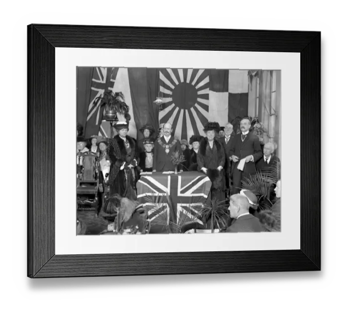 Framed Print : Mrs Lloyd George opens a club for the women relatives of soldiers and sailors at the Mission Hall