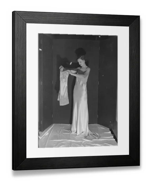 Framed Print : Royal School of Needlework prepares for exhibition, Surbiton. 21 November 1935 Framed Print : Royal School of Needlework prepares for exhibition, Surbiton. 21 November 1935