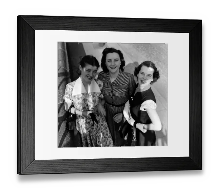 Framed Print : L-R Irene Geraghty, Mary Duggan, and Penny Horley, artist, 18 years old Framed Print : L-R Irene Geraghty, Mary Duggan, and Penny Horley, artist, 18 years old