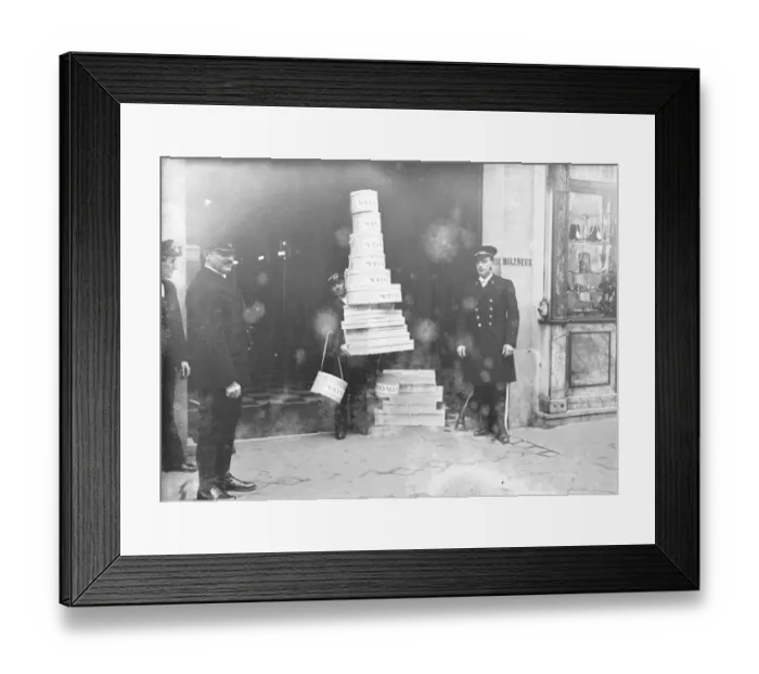 Framed Print : Princess Marinas wedding trousseau leaves the fashion house of Molyneux in Paris Framed Print : Princess Marinas wedding trousseau leaves the fashion house of Molyneux in Paris