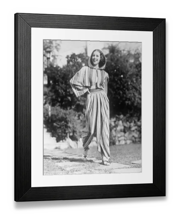 Framed Print : And now the Arab - Loretta Young lunches novel beach fashion. The flowing robes Framed Print : And now the Arab - Loretta Young lunches novel beach fashion. The flowing robes
