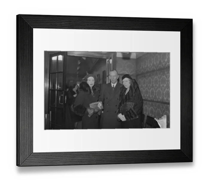 Framed Print : Private view day at the London Portrait Societys Show at Burlington Galleries Framed Print : Private view day at the London Portrait Societys Show at Burlington Galleries