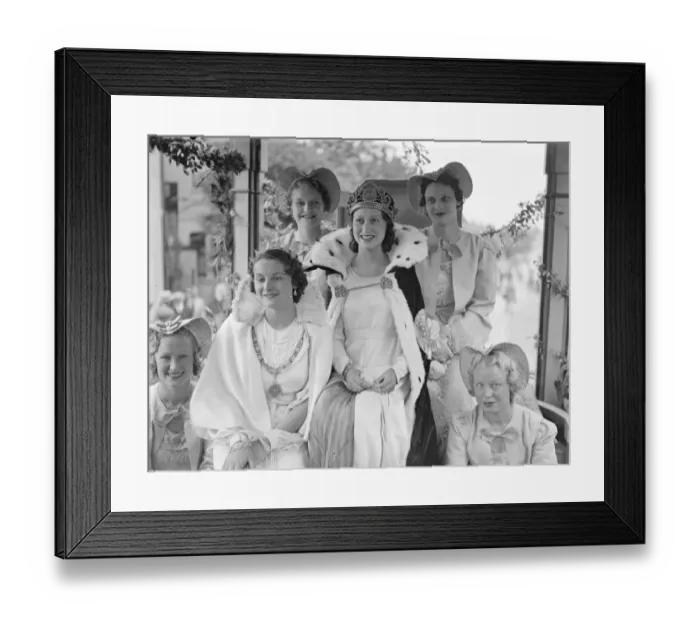 Framed Print : Southend-on-Sea carnival. The Carnival Queen, Miss Frances Haywood with her attendants Framed Print : Southend-on-Sea carnival. The Carnival Queen, Miss Frances Haywood with her attendants