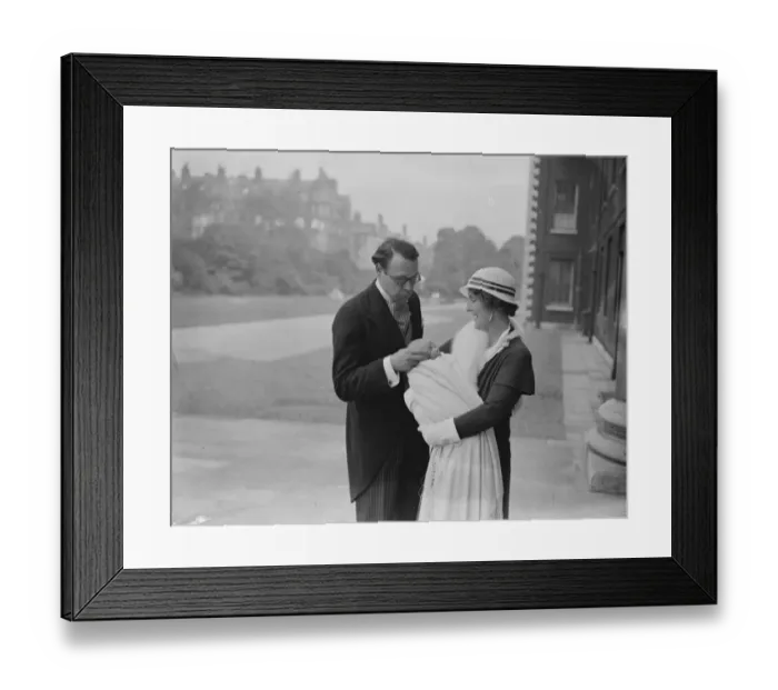 Framed Print : The Hon Lancelot and Mrs Joynson Hicks and their infant son after his christening Framed Print : The Hon Lancelot and Mrs Joynson Hicks and their infant son after his christening