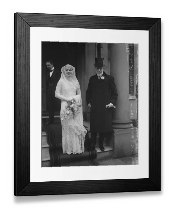 Framed Print : The marriage of Miss Yvonne Marling and Mr Taffy Rodd. Miss Marling with her father Framed Print : The marriage of Miss Yvonne Marling and Mr Taffy Rodd. Miss Marling with her father