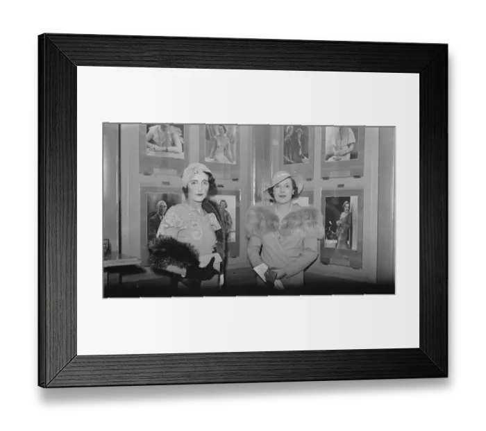 Framed Print : Private view of Captain Peter Norths Show of portraits of famous people. Mrs Cunningham Reid Framed Print : Private view of Captain Peter Norths Show of portraits of famous people. Mrs Cunningham Reid