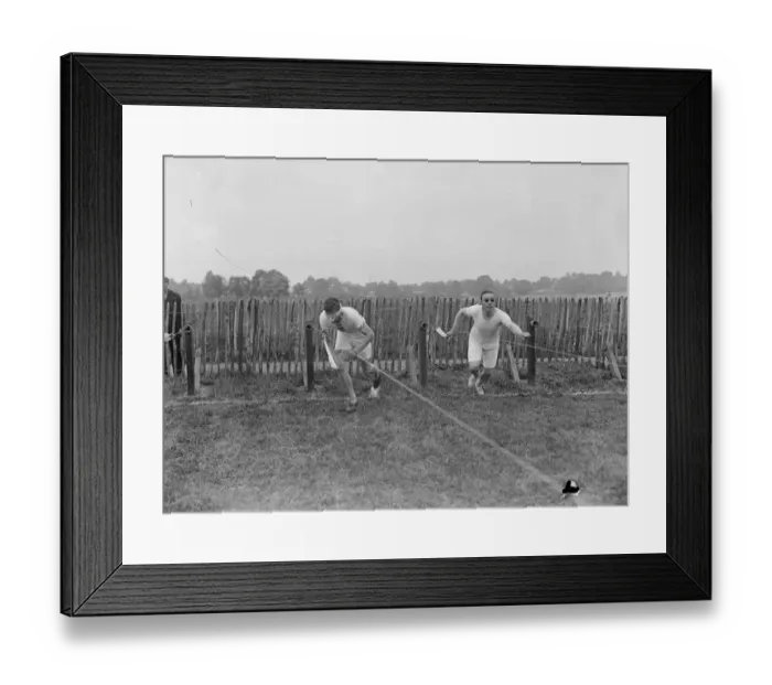 Framed Print : Abrahams, the Cambridge Blue and 100 yard runner, sprints against a totally Framed Print : Abrahams, the Cambridge Blue and 100 yard runner, sprints against a totally
