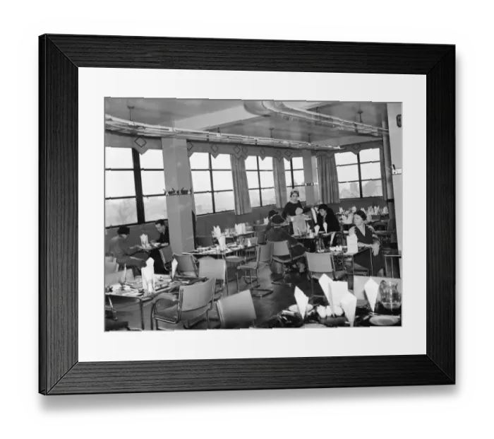 Framed Print : The opening of Hinds restaurant, Eltham. 22 February 1936