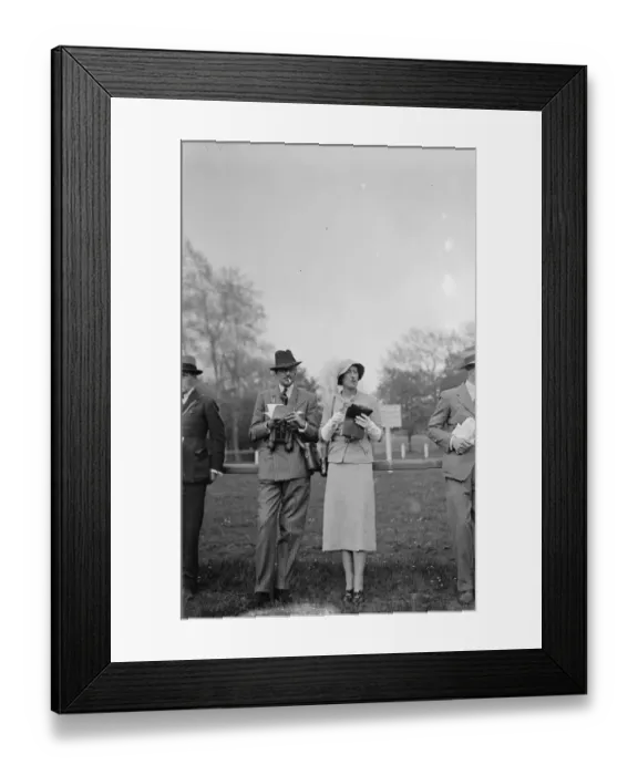 Framed Print : United Hunt meeting at Lingfield racecourse. Captain Callon and Mrs Christopher Lowther Framed Print : United Hunt meeting at Lingfield racecourse. Captain Callon and Mrs Christopher Lowther
