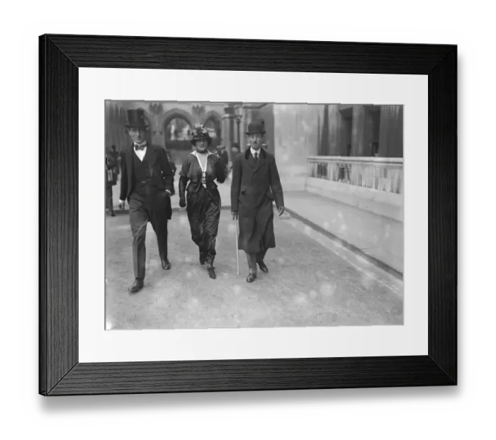Framed Print : Lady Affleck leaving the law courts Framed Print : Lady Affleck leaving the law courts
