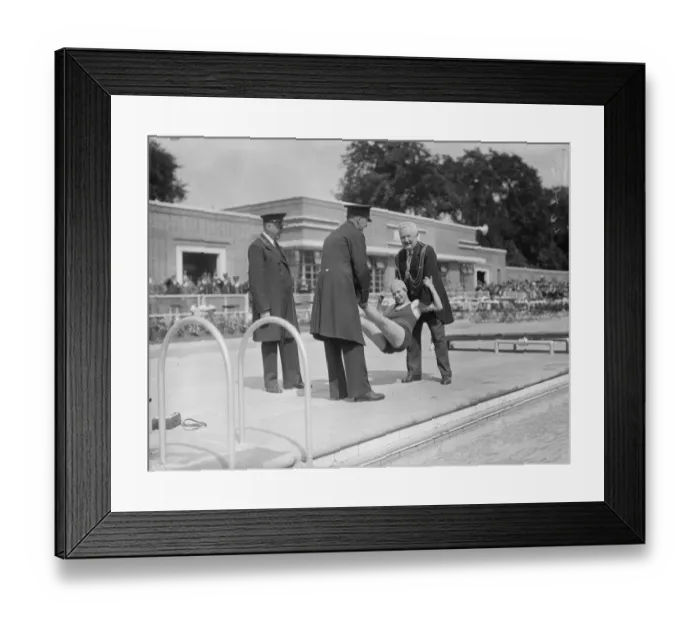 Framed Print : Londons newest open-air swimming pool at Brockwell Park was opened by the Mayor of Lambeth Framed Print : Londons newest open-air swimming pool at Brockwell Park was opened by the Mayor of Lambeth