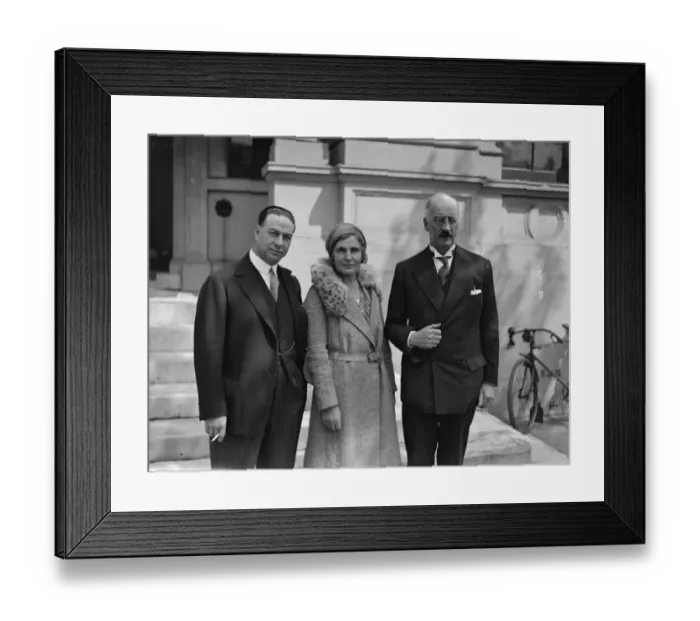 Framed Print : Dulwich by election. Mr Bracewell Smiwth ( conservative ), Mrs Heden Bentwich