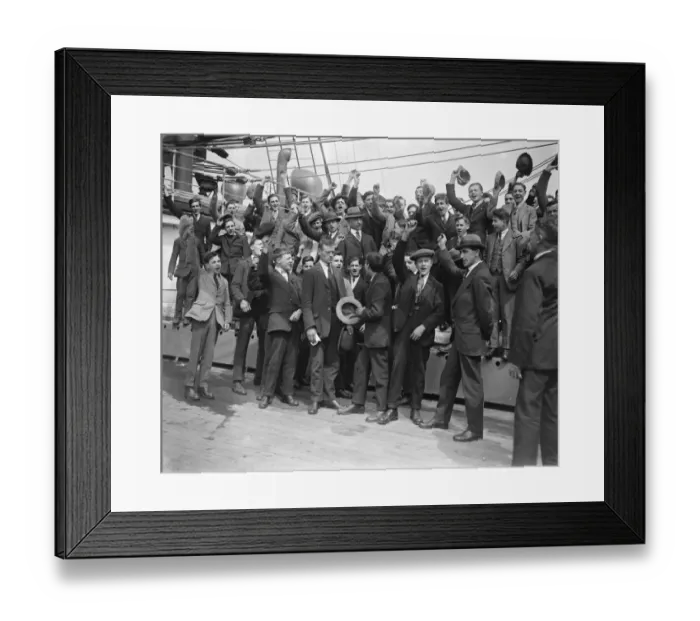 Framed Print : Emigrants leaving Tilbury for Australia on the Large Bay. 10 May 1922 Framed Print : Emigrants leaving Tilbury for Australia on the Large Bay. 10 May 1922