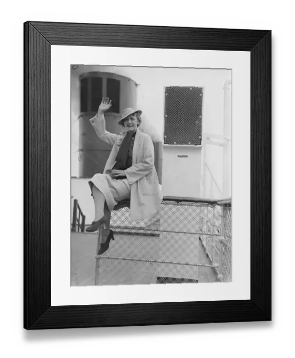 Framed Print : Cora Goffin, the well - known British comedy actress, waves to the camera onboard ship