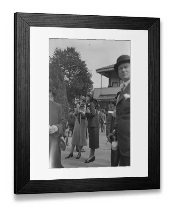 Framed Print : At Gatwick Hon Mrs Beatty and Hon Mrs George Lambton ( right ) 12 May 1933 Framed Print : At Gatwick Hon Mrs Beatty and Hon Mrs George Lambton ( right ) 12 May 1933