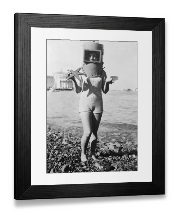 Framed Print : Neptunes daughter. She strolls on sea bed. Holidaymakers at Santa Catalina Island