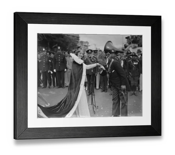 Framed Print : Southend - on - Sea carnival. The Carnival Queen, Miss Hilda Wordsworth being Framed Print : Southend - on - Sea carnival. The Carnival Queen, Miss Hilda Wordsworth being