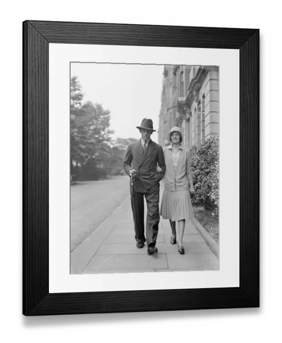 Framed Print : Mr R W V Robins, the England and Middlesex cricketer, his fiancee, Miss Kathleen Knight Framed Print : Mr R W V Robins, the England and Middlesex cricketer, his fiancee, Miss Kathleen Knight