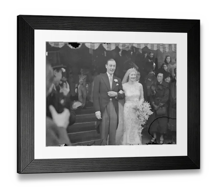 Framed Print : Lordinchcapes daughter married at Brompton oratory. Setting a new bridal fashion Framed Print : Lordinchcapes daughter married at Brompton oratory. Setting a new bridal fashion