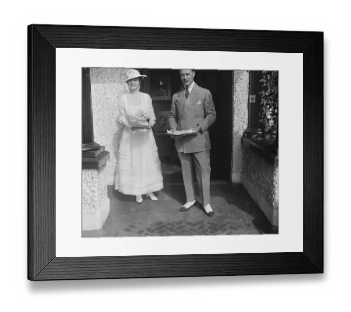 Framed Print : Mr and Mrs Walter De Frece ( Vesta Tilley ) celebrate their silver wedding at Maidenhead Framed Print : Mr and Mrs Walter De Frece ( Vesta Tilley ) celebrate their silver wedding at Maidenhead