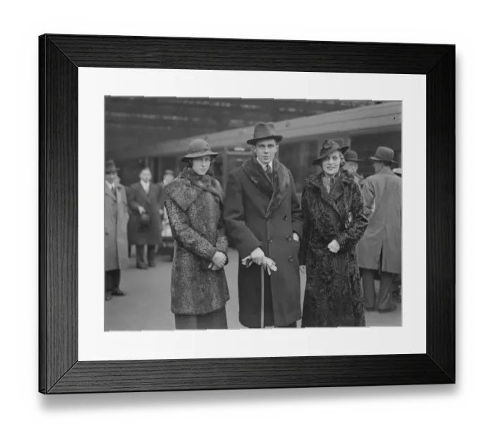Framed Print : Countess Bessborough wife of Canadian Governor General leaves London. 2 November 1934 Framed Print : Countess Bessborough wife of Canadian Governor General leaves London. 2 November 1934