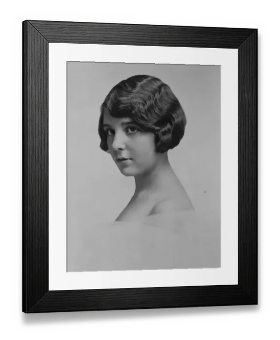 Framed Print : Out for international beauty honours. Signorina Giulia Montemartini. Miss Florence for 1931 Framed Print : Out for international beauty honours. Signorina Giulia Montemartini. Miss Florence for 1931