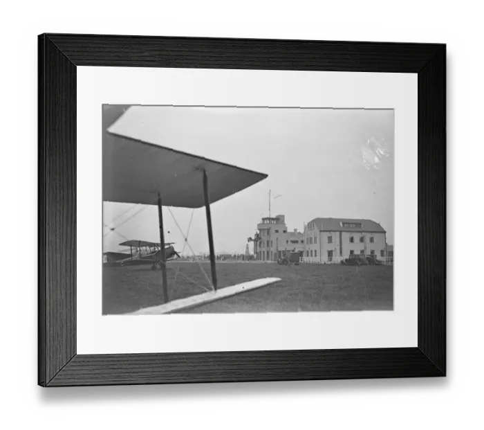 Framed Print : Charter celebrations at Heston The Charter Mayor, Mr H J Nias, who took an aeroplane Framed Print : Charter celebrations at Heston The Charter Mayor, Mr H J Nias, who took an aeroplane
