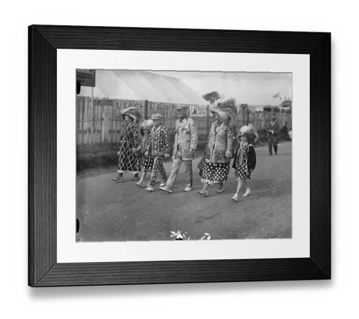 Framed Print : Pearly King and Queen at the Derby. A Royal family of Pearlies arriving on Framed Print : Pearly King and Queen at the Derby. A Royal family of Pearlies arriving on