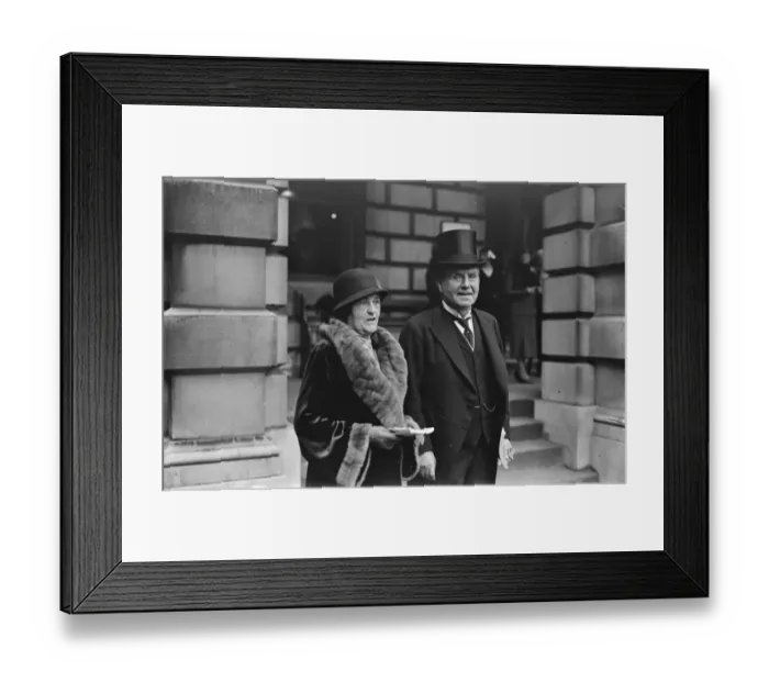 Framed Print : Private View Day at the Royal Academy Lord and Lady Wakefield 1933 Framed Print : Private View Day at the Royal Academy Lord and Lady Wakefield 1933