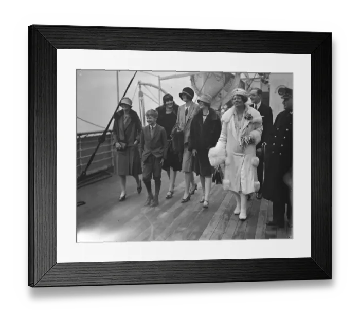 Framed Print : Aboard the SS Almeda at Tilbury. Hon Richard Lygon and Lady Beauchamp ( right )