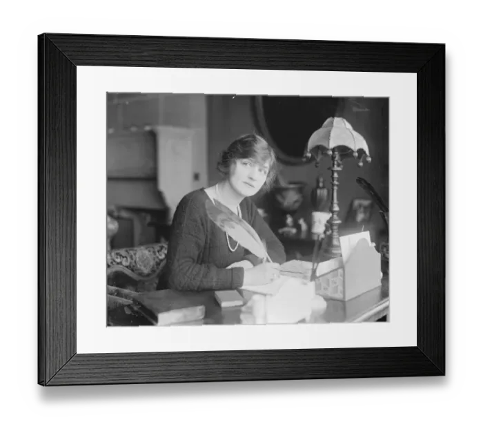 Framed Print : Mrs Ian Bullough ( Miss lily Elsie ) at her new home, Drury lane farm, Gloucestershire Framed Print : Mrs Ian Bullough ( Miss lily Elsie ) at her new home, Drury lane farm, Gloucestershire