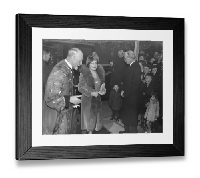 Framed Print : Queen opens new child welfare centre at Pimlico. The Queen, accompanied by Lady Helen Graham
