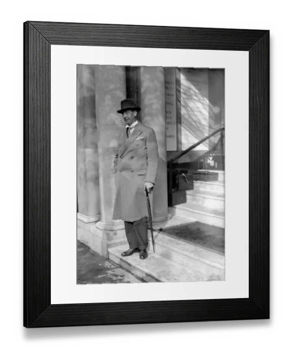 Framed Print : At Transport House, meeting on the question of the leadership of the Labour Party Framed Print : At Transport House, meeting on the question of the leadership of the Labour Party