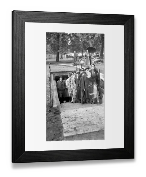 Framed Print : The public inspect the four miles of A. R. P. Galleries beneath Hyde Park, St James Park Framed Print : The public inspect the four miles of A. R. P. Galleries beneath Hyde Park, St James Park