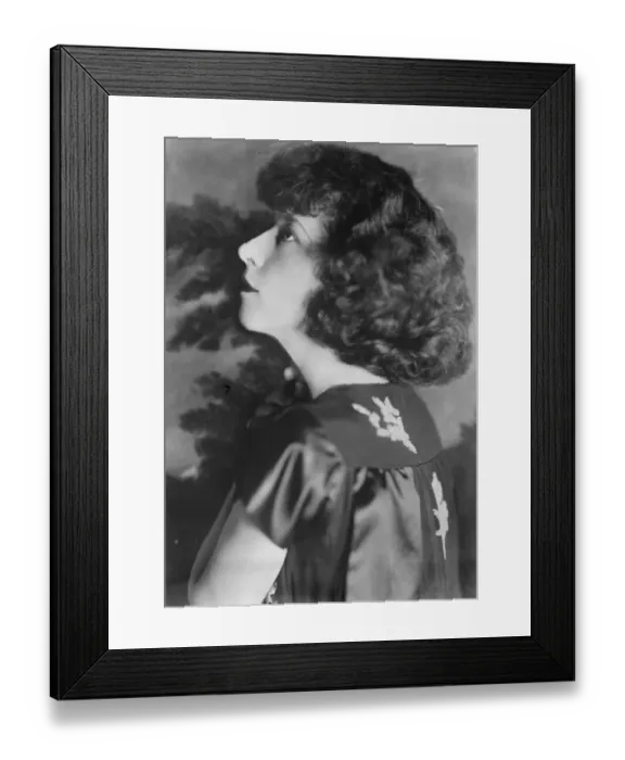 Framed Print : American dancing star for new London revue Miss Sannie Grant whose dancing with Framed Print : American dancing star for new London revue Miss Sannie Grant whose dancing with
