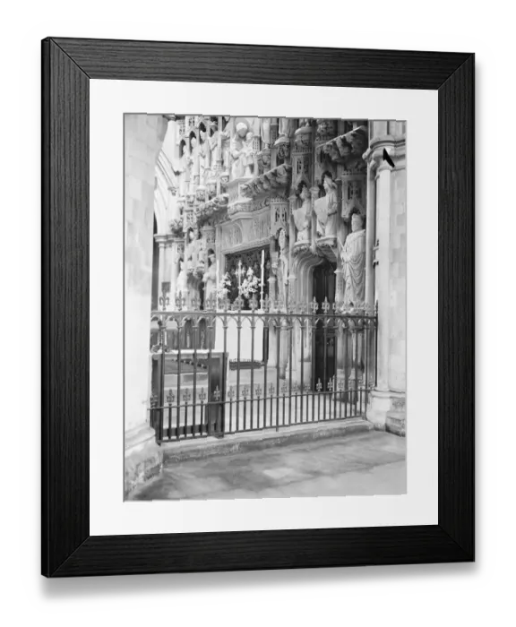 Framed Print : Statue of King Edward in Bishop Foxs Alter screen in Southwark Cathedral Unveiled Framed Print : Statue of King Edward in Bishop Foxs Alter screen in Southwark Cathedral Unveiled