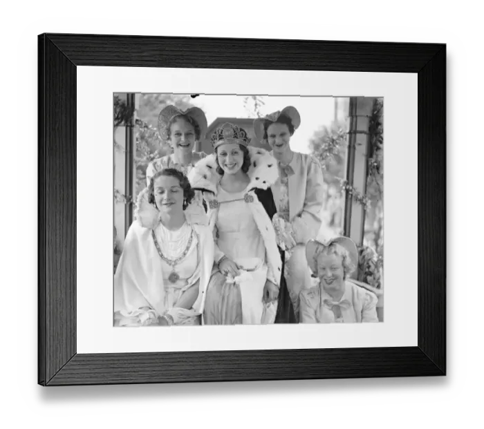 Framed Print : Southend-on-Sea carnival. The Carnival Queen, Miss Frances Haywood with her attendants Framed Print : Southend-on-Sea carnival. The Carnival Queen, Miss Frances Haywood with her attendants