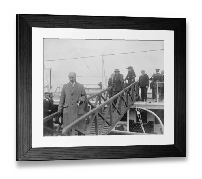 Framed Print : Princess Mary arriving at Woolwich, London, after journeying by sea from Scotland Framed Print : Princess Mary arriving at Woolwich, London, after journeying by sea from Scotland