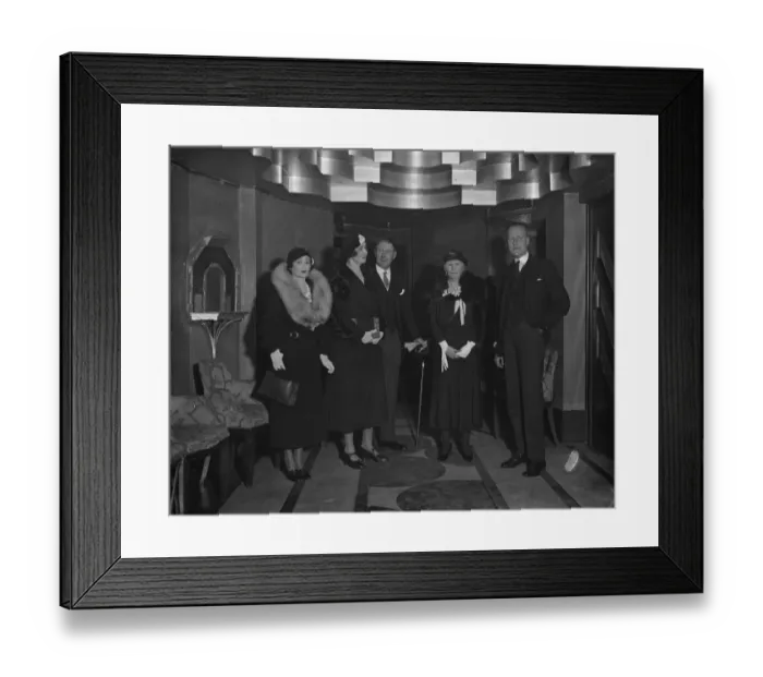 Framed Print : Lady Patricia and Commander Alexander Ramsay, centre, arriving at the Savoy Theatre Framed Print : Lady Patricia and Commander Alexander Ramsay, centre, arriving at the Savoy Theatre