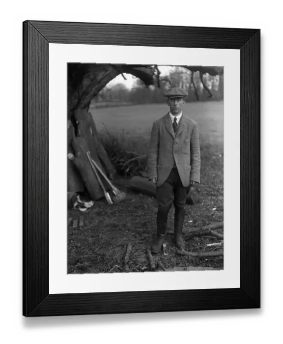 Framed Print : The Reverend Reginald James, vicar of St Johns Church, Watford, who is working Framed Print : The Reverend Reginald James, vicar of St Johns Church, Watford, who is working