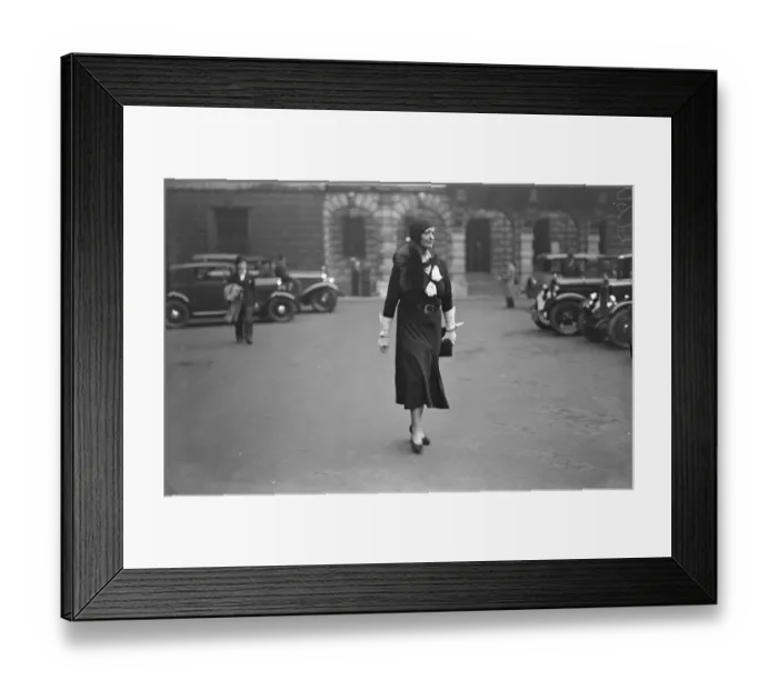 Framed Print : Private view day at the Royal Academy. Kathleen Lady Drogheda. 1932 Framed Print : Private view day at the Royal Academy. Kathleen Lady Drogheda. 1932