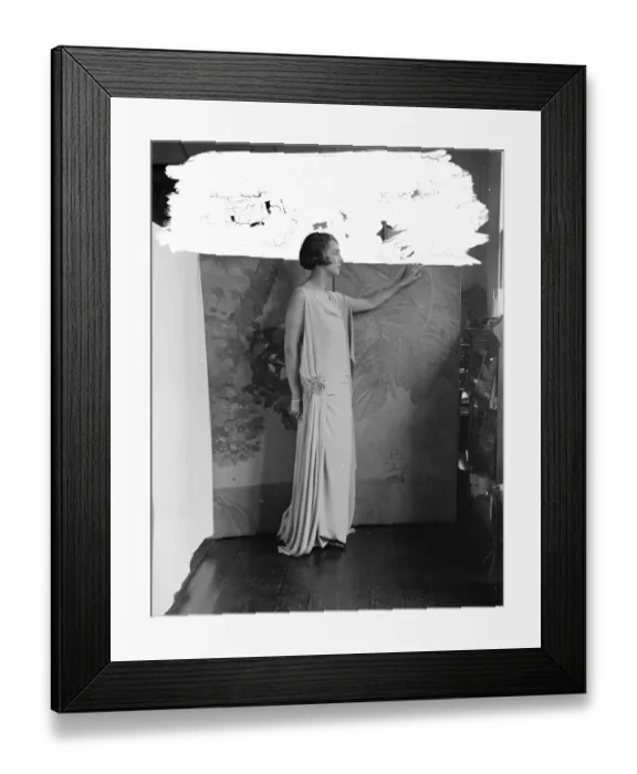 Framed Print : Society beautys new hobby. Miss Paula Gellibrand, spends much of her spare time Framed Print : Society beautys new hobby. Miss Paula Gellibrand, spends much of her spare time