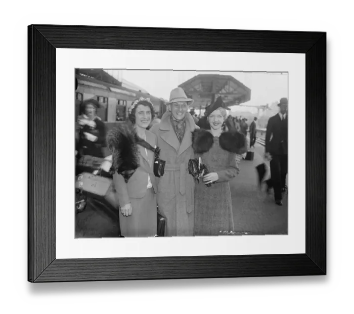 Framed Print : Mr and Mrs Joseph Schildkraut with Mr Schildkrauts Sister Mrs D Atkins who arrived Framed Print : Mr and Mrs Joseph Schildkraut with Mr Schildkrauts Sister Mrs D Atkins who arrived
